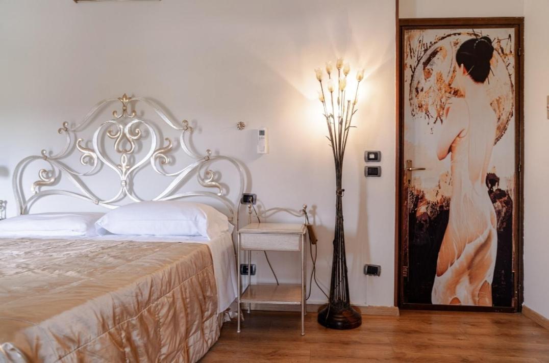 Manuela Le Quattro Coppe Hotel Desenzano del Garda Luaran gambar