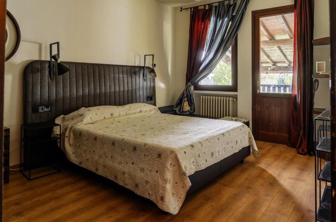 Manuela Le Quattro Coppe Hotel Desenzano del Garda Luaran gambar