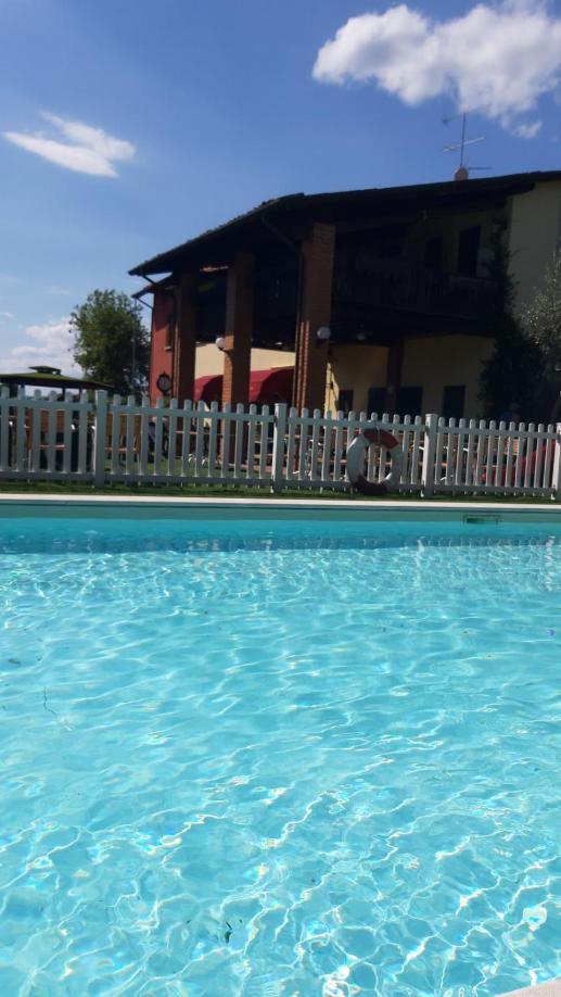 Manuela Le Quattro Coppe Hotel Desenzano del Garda Luaran gambar