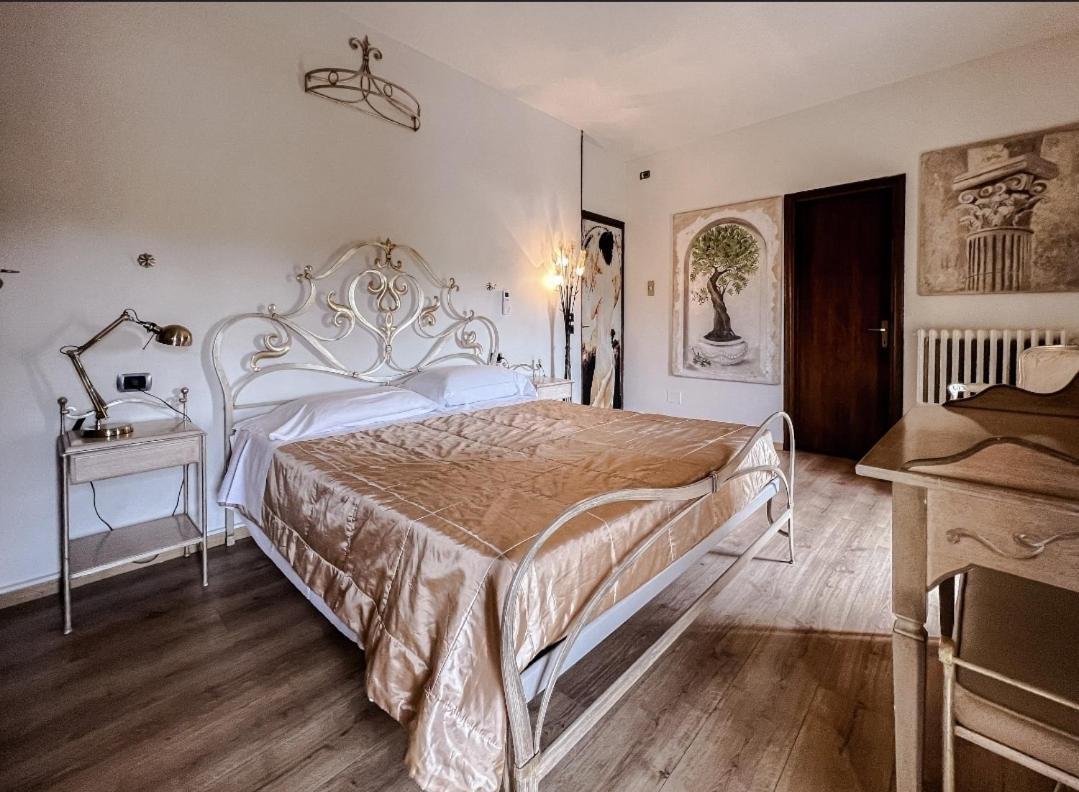 Manuela Le Quattro Coppe Hotel Desenzano del Garda Luaran gambar