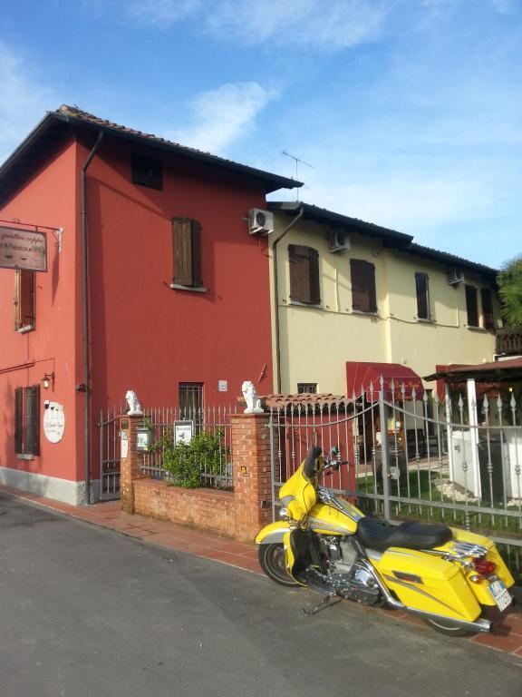 Manuela Le Quattro Coppe Hotel Desenzano del Garda Luaran gambar